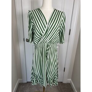 Women's Green And White Mini Elastic Waist Band Dress Size Medium Beach Vacation
